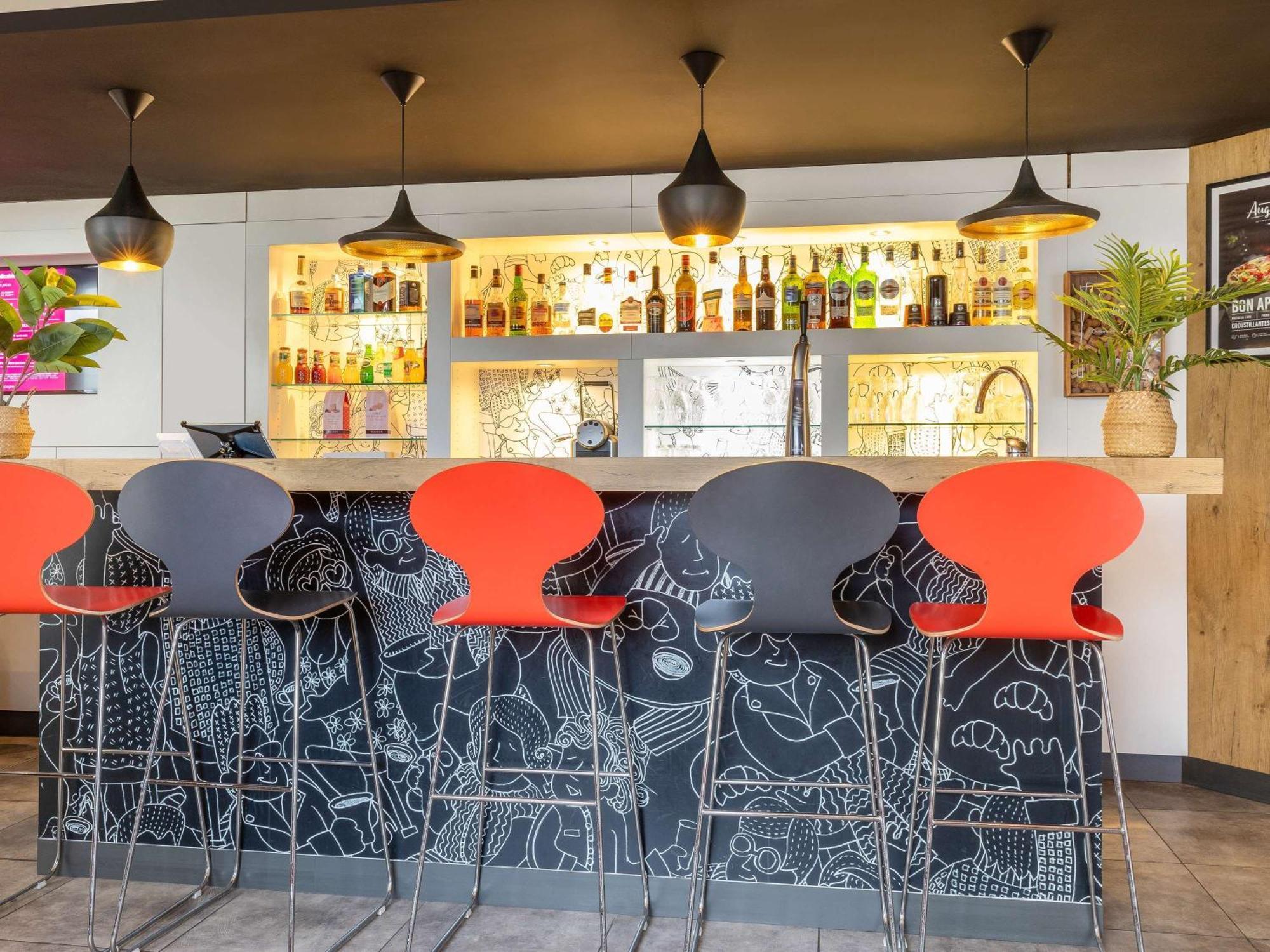 Hotel Ibis Chalons En Champagne Exterior foto